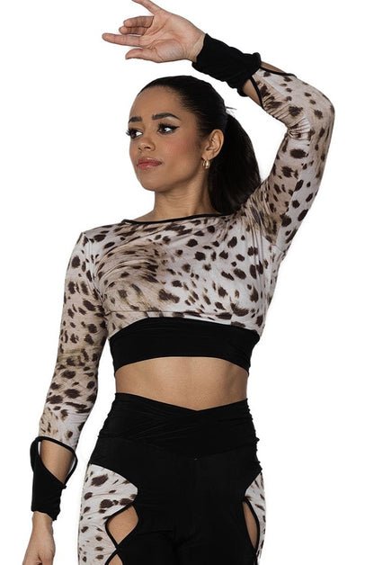 AT2402  Get ready to turn heads at the gym or on the dance floor with our AT2402 Workout Crop Top! Not only is this crop top stylish, it will also make you stand out from the crowd. So whether you're getting your sweat on at the gym or busting a move on the dance floor, this gym outfit has got you covered. blk & leo