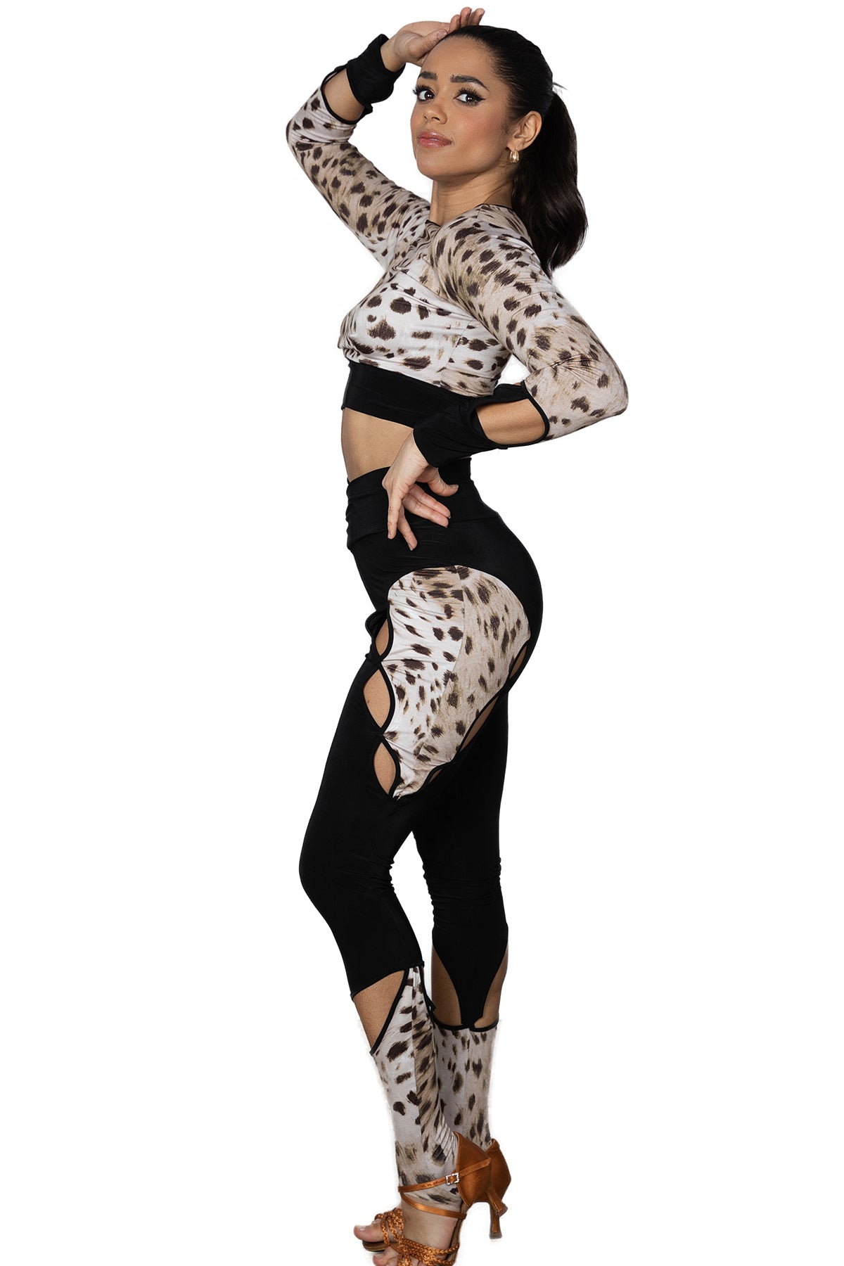 AP 2401 Active Leggins  Upgrade your active wear game with AP 2401 Active Leggins by Dance America. Say goodbye to boring and hello to luxury with the ultimate workout pant. Comfort and style combined in one! black and leopard