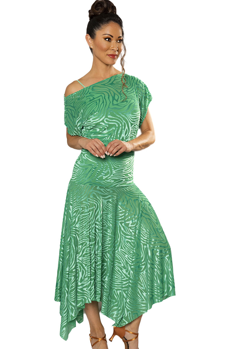 Elevate your style with our D209 Long Blouson Velvet Dress. Crafted from luxurious velvet, this dress exudes elegance and sophistication. Its long silhouette elongates your figure, while the blouson design adds a touch of femininity. Perfect for special occasions, this dress will make you feel glamorous and confident. green