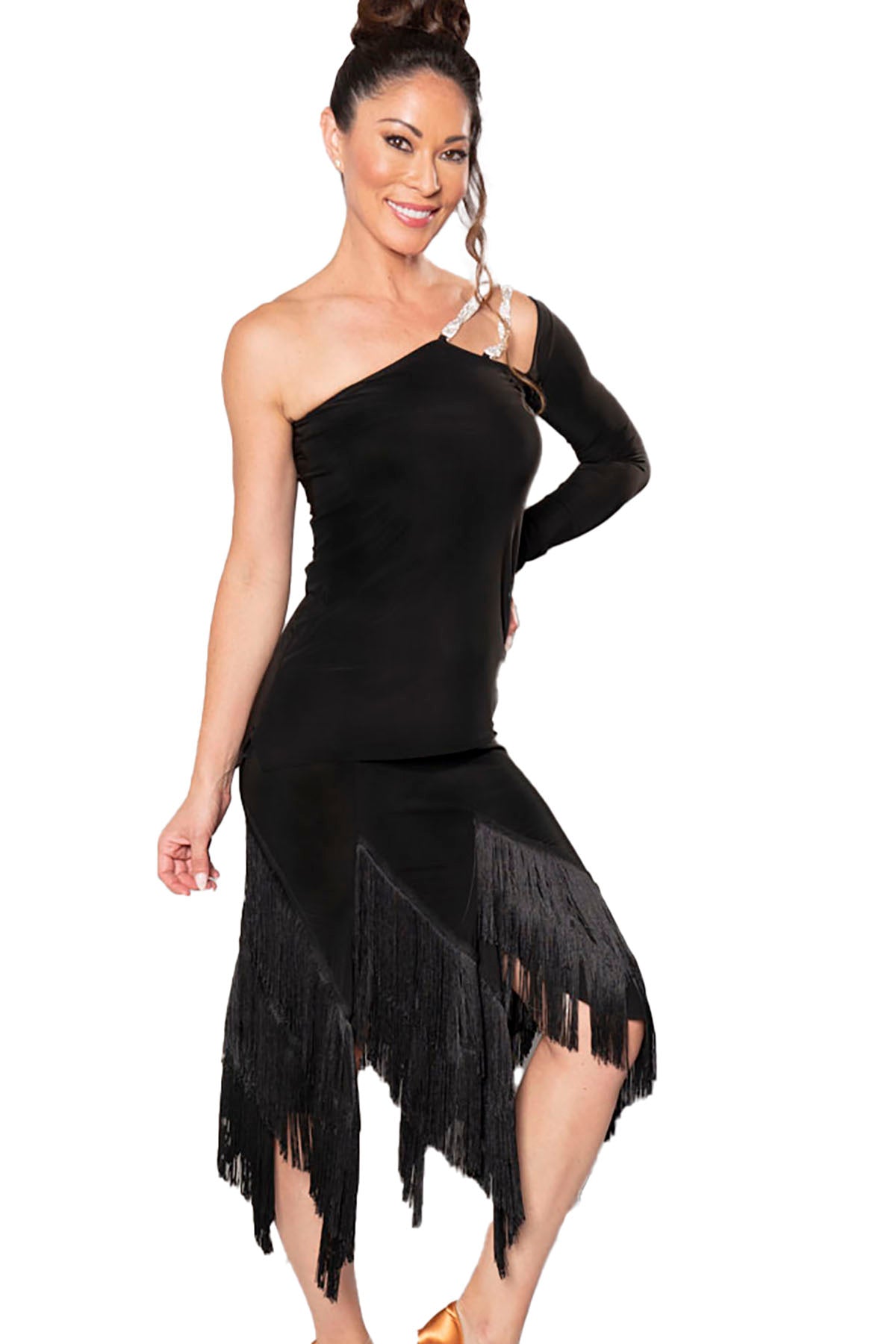 Be bold and stand out with our S218 Diagonal Asymmetric Fringe Skirt! Featuring a unique diagonal fringe design, this skirt is perfect for dance performances or adding a touch of fun to your practice wear. black