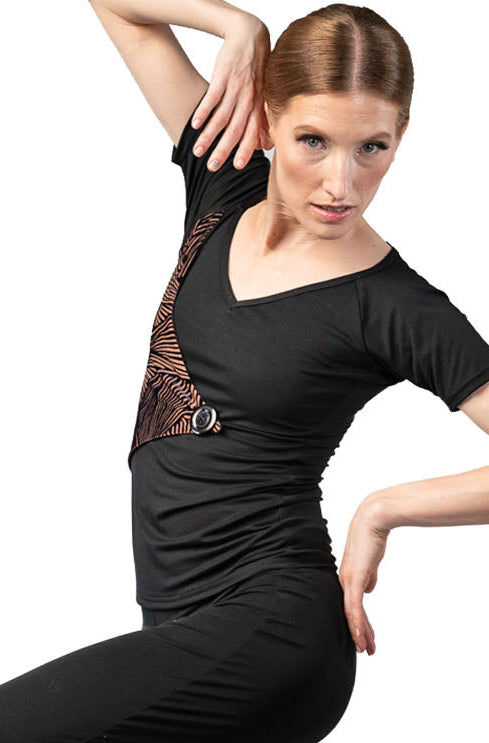 T-shirt top with triangular signature fabric and Button