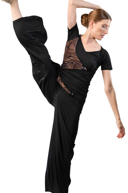 T-shirt top with triangular signature fabric and Button