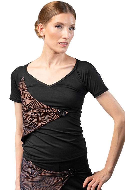 T-shirt top with triangular signature fabric and Button