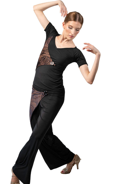 T-shirt top with triangular signature fabric and Button